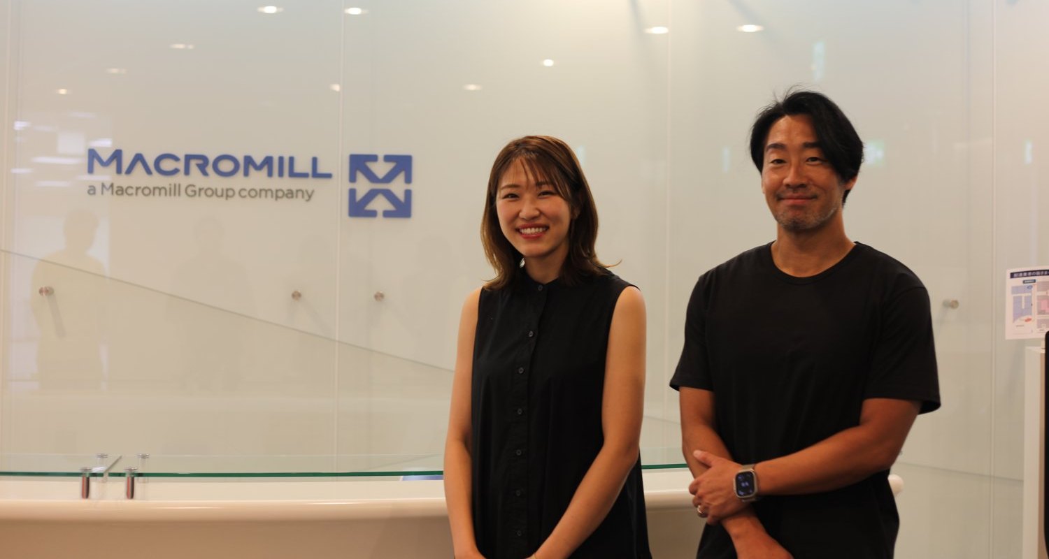 株式会社マクロミル 押見 様（左）・青木 様（右）